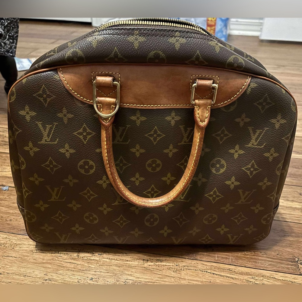 Louis Vuitton Deauville Monogram Travel Bag - Picture 2 of 7